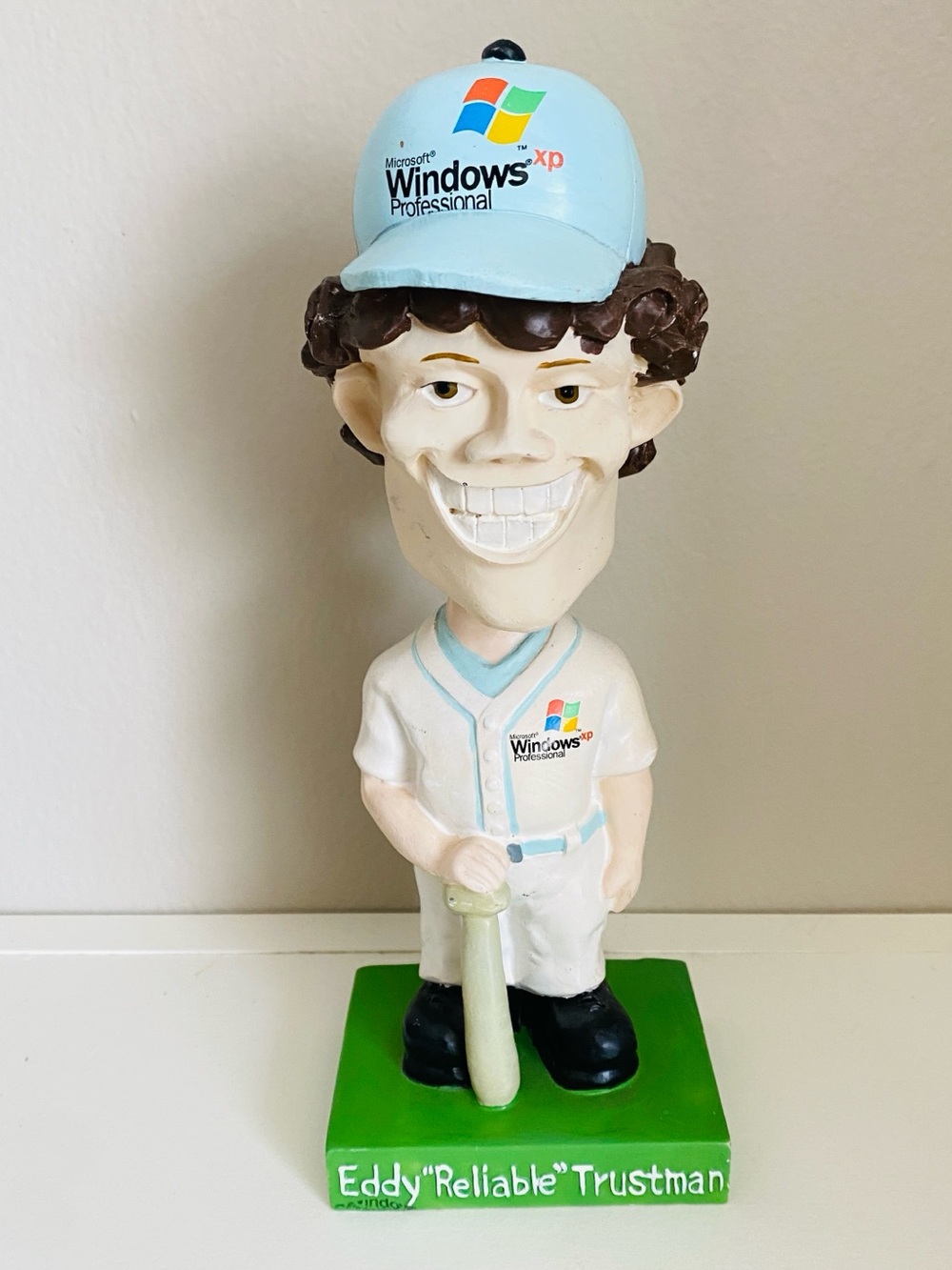 2000 Microsoft Windows XP Professional Eddy Baseball Bobblehead RARE INVESTMENT